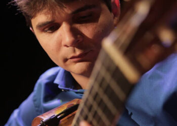 Guitarrista piauiense ganha prêmio internacional na Espanha