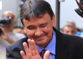 Wellington Dias lidera pesquisa de intensões de voto com 51,8%