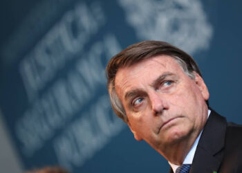 DataFolha e EXAME mostram aprovação de Bolsonaro despencando
