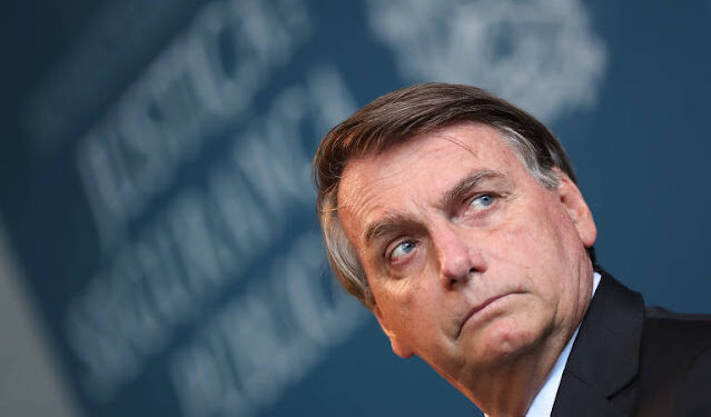 DataFolha e EXAME mostram aprovação de Bolsonaro despencando