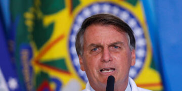 Aprovação e intenções de voto de Bolsonaro em queda, mostra pesquisa XP/Ipespe